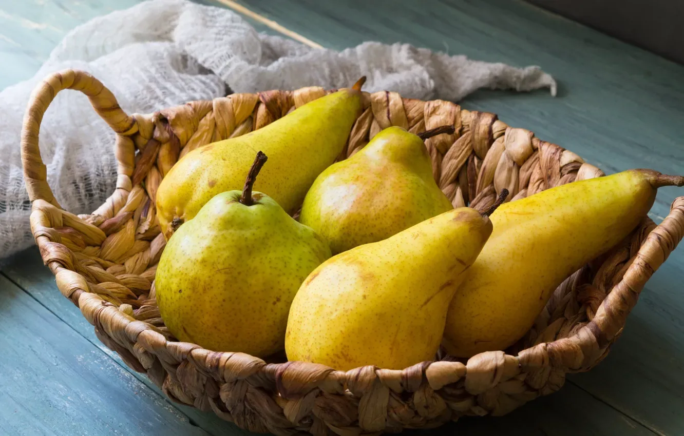 Груши в корзине
