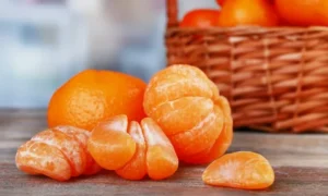 мандарины на столе