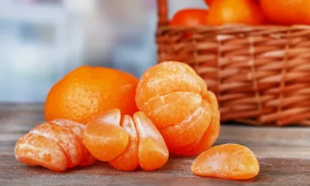 мандарины на столе