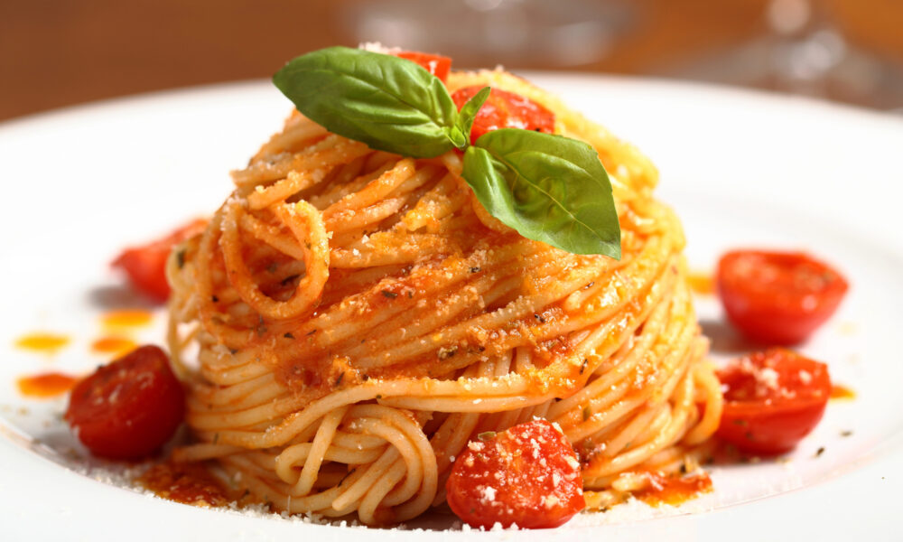 спагетти с соусом