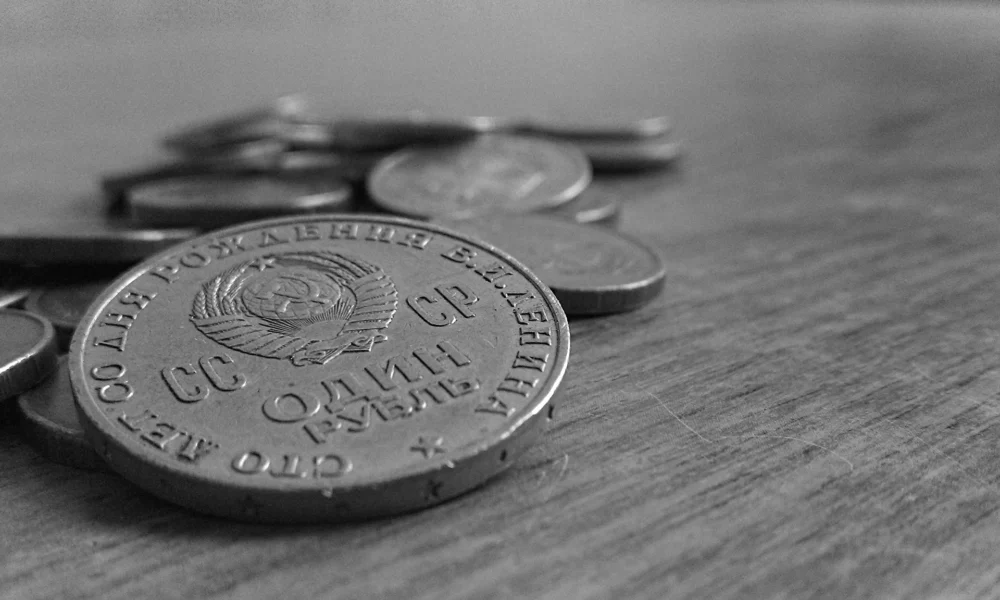 монета рубль