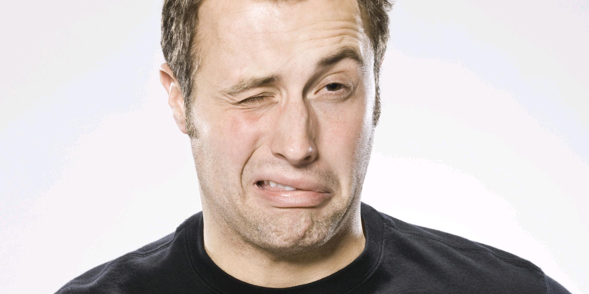 недовольное лицо