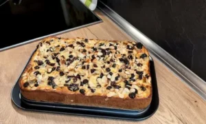 Заливной пирог с ягодами