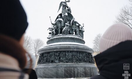 alt памятник тысячелетия в снегу