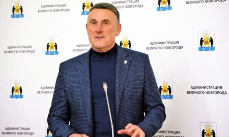 Александр Розбаум выступает перед новгородцами