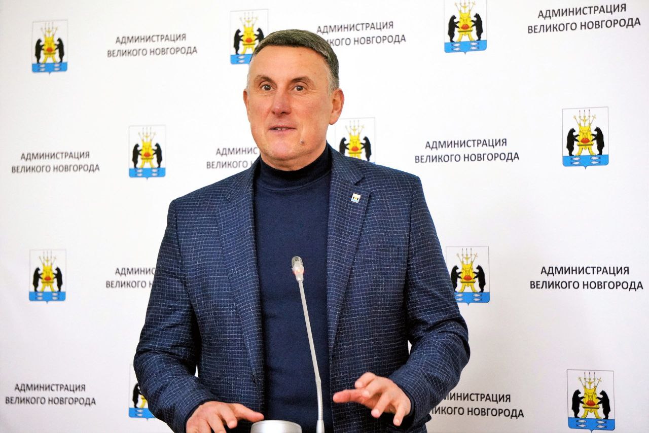 Александр Розбаум выступает перед новгородцами