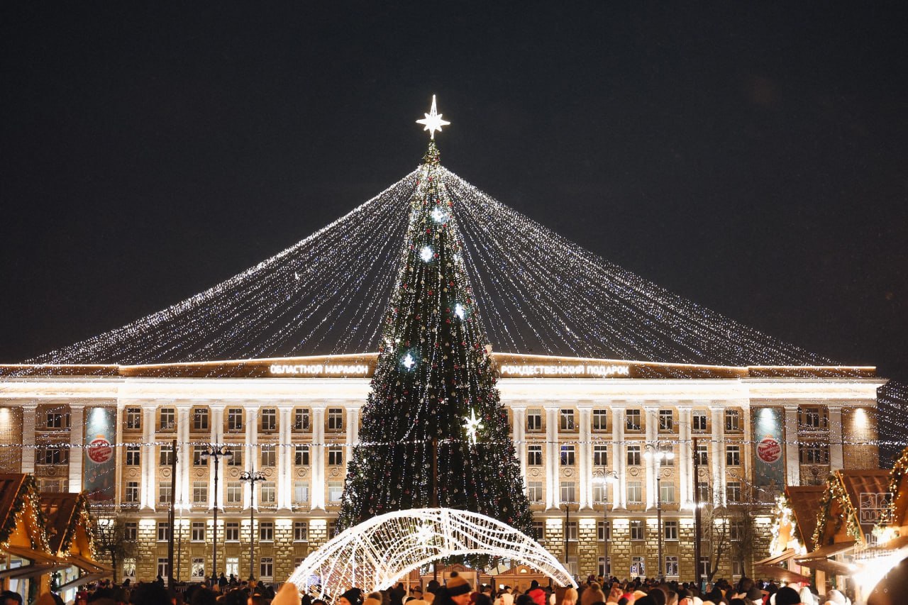 новогодняя ель в Великом Новгороде