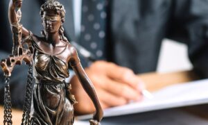 судья выносит приговор