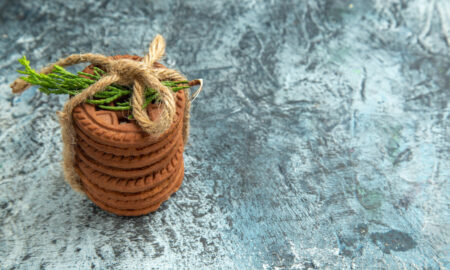 Печенье на столе