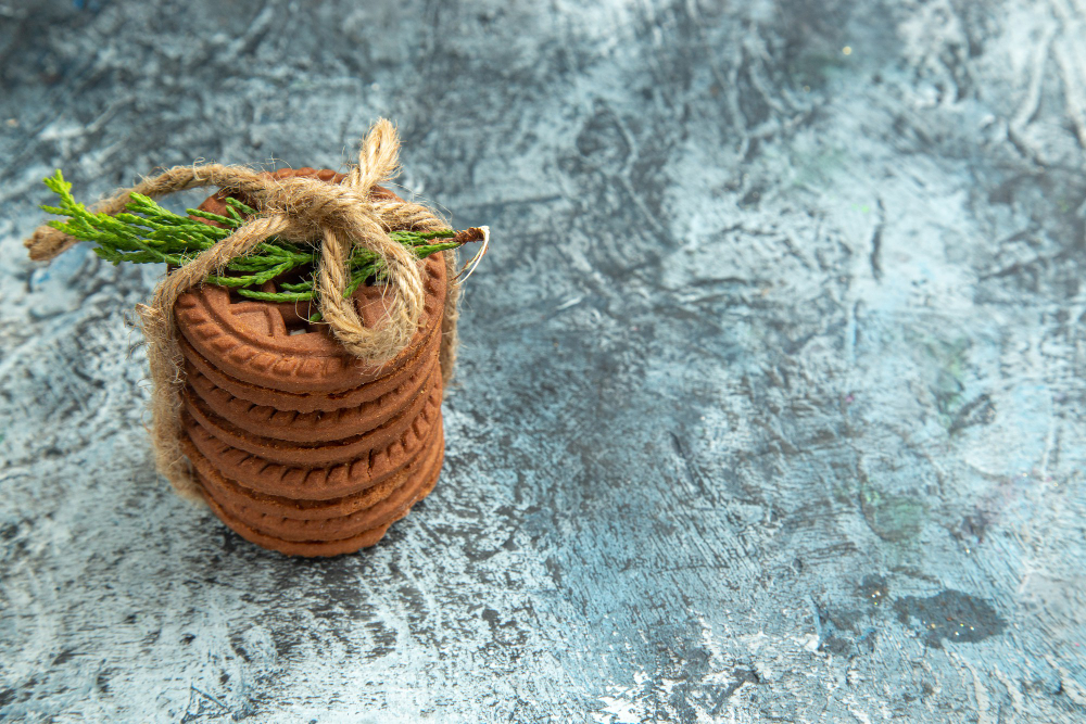 Печенье на столе