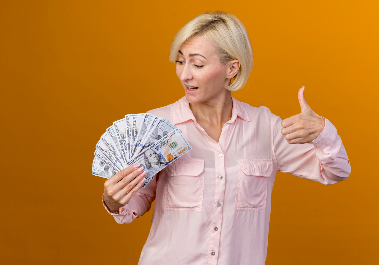 Женщина с деньгами