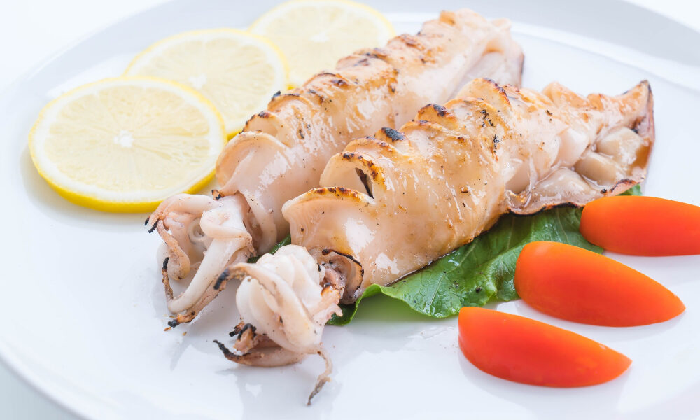 Блюдо с кальмаром