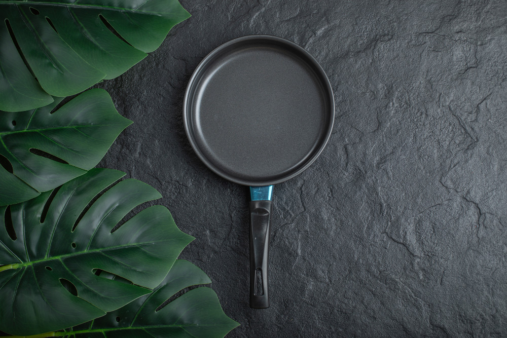 Сковорода на столе