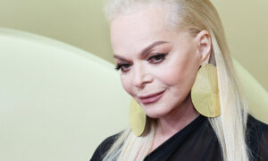 Лариса Долина.