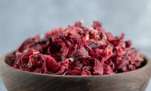 Чаша с листьями гибискуса