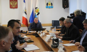 alt мэр проводит совещание