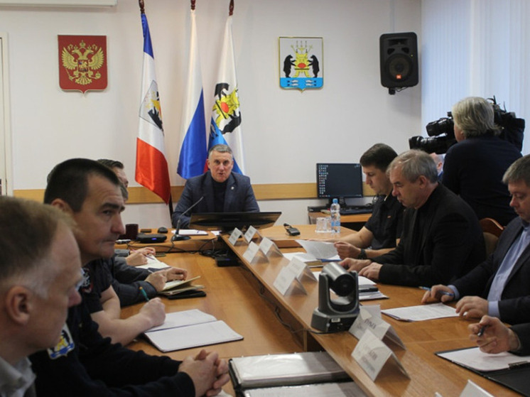 alt мэр проводит совещание