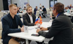 altr предприниматели проводят переговоры