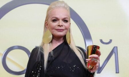 Лариса Долина