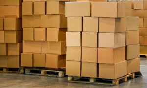 коробки на складе
