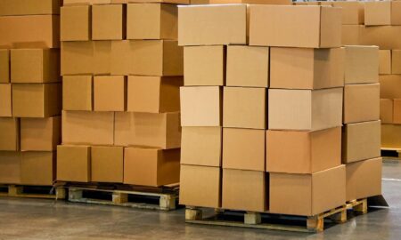 коробки на складе