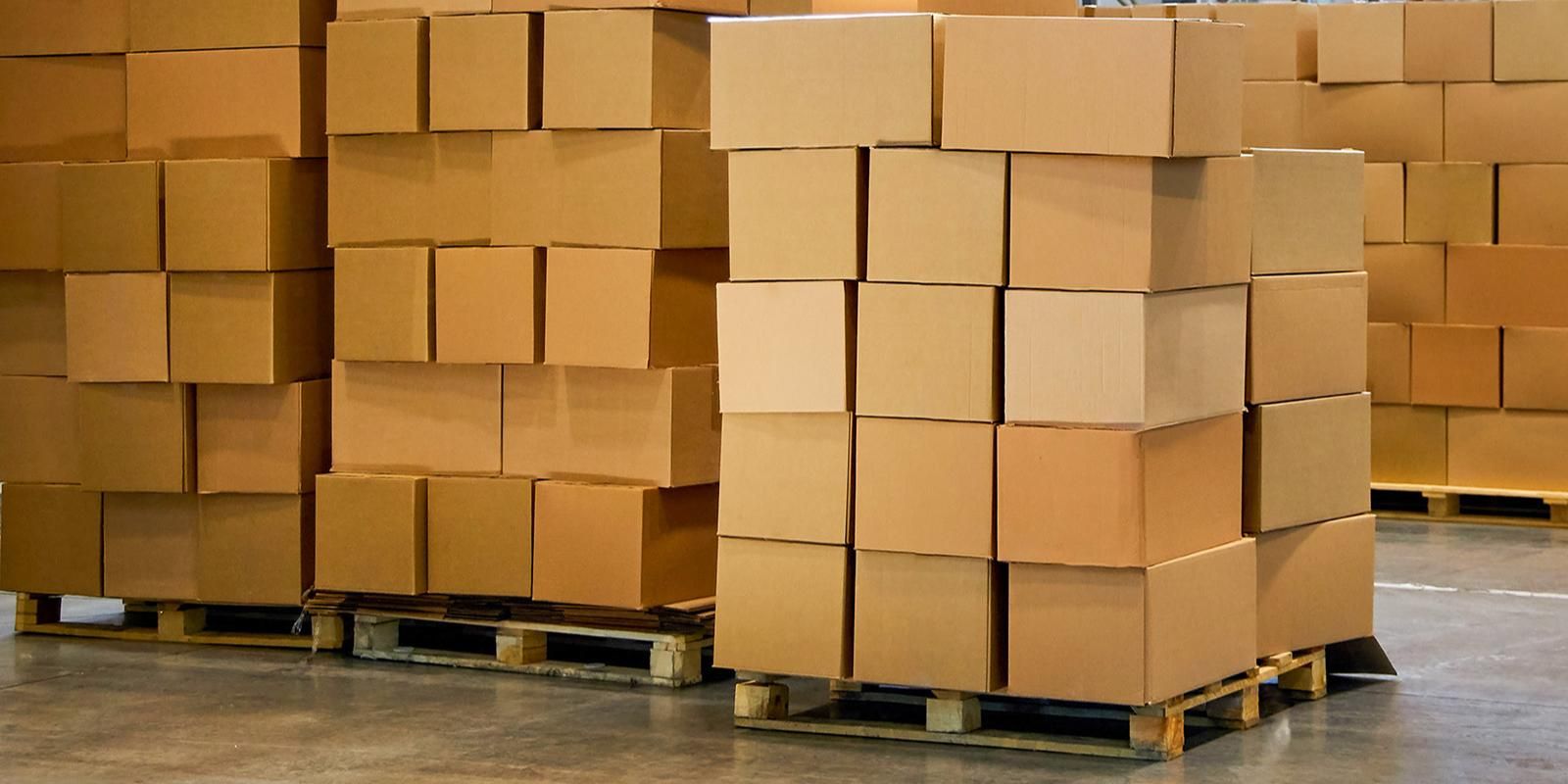 коробки на складе
