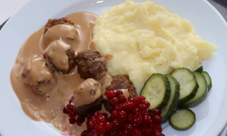 Фрикадельки с пюре