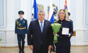 alt губернатор вручает награды