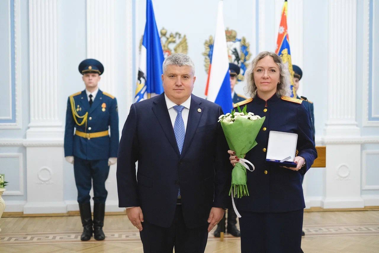 alt губернатор вручает награды