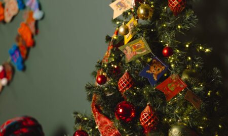 Новогодняя елка в комнате