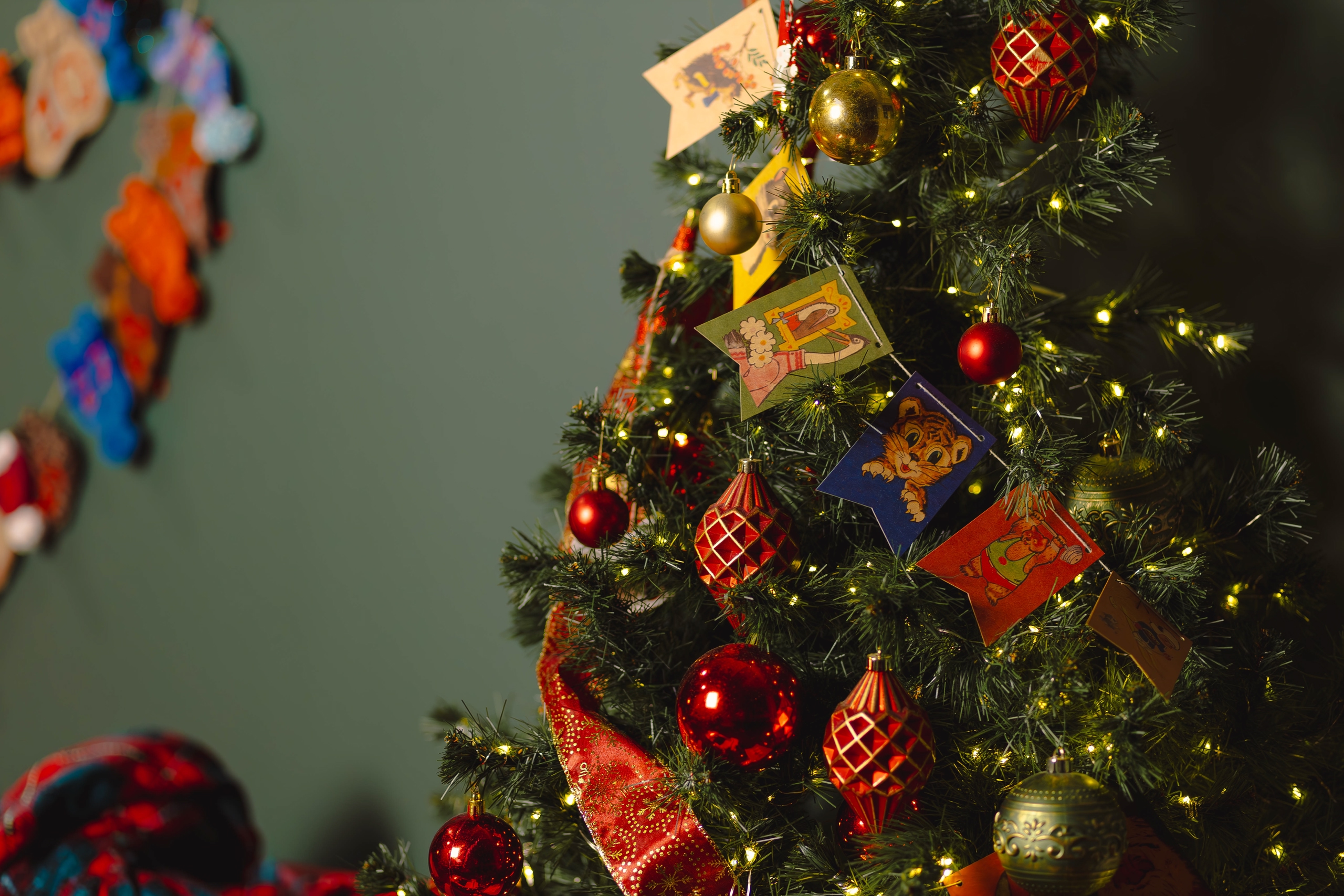 Новогодняя елка в комнате