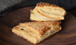 Слоенное тесто с начинкой