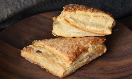 Слоенное тесто с начинкой