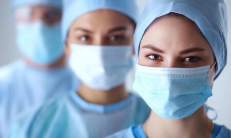 alt врачи в масках