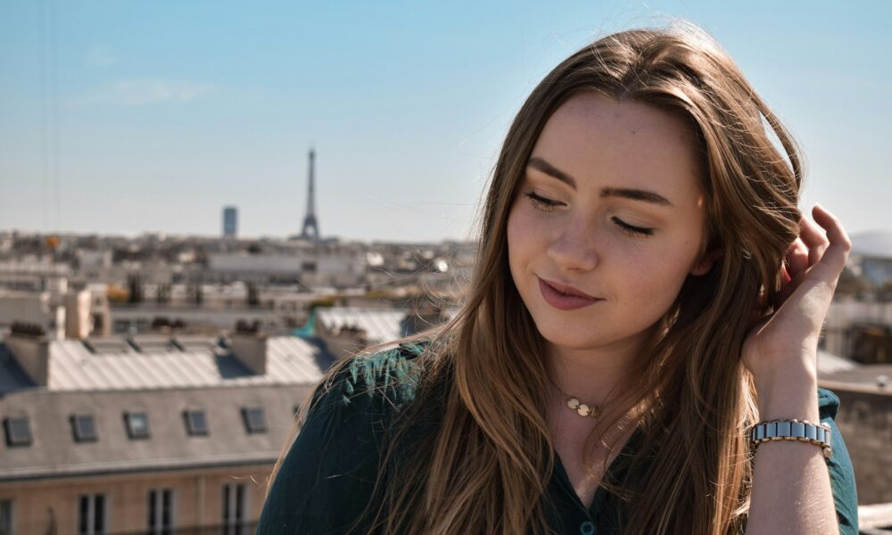 Девушка в Париже
