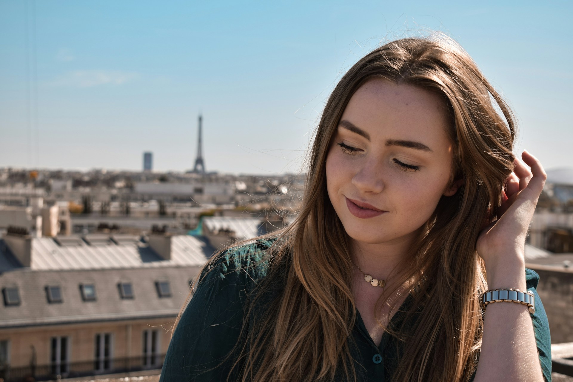 Девушка в Париже