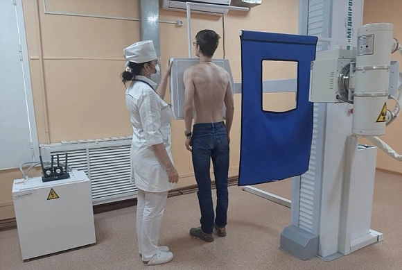 Пациент проходит флюрографию