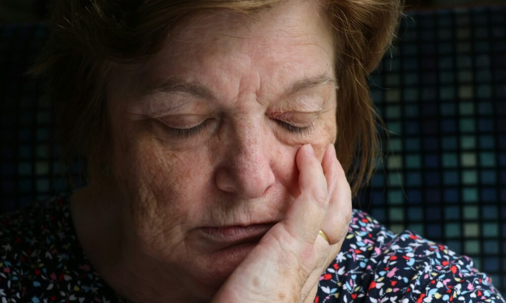Грустная женщина