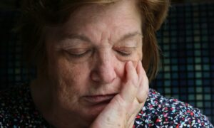 Грустная женщина