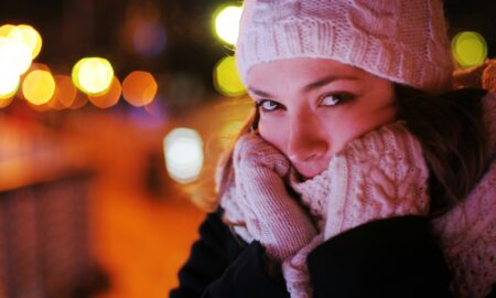 Девушка в шапке