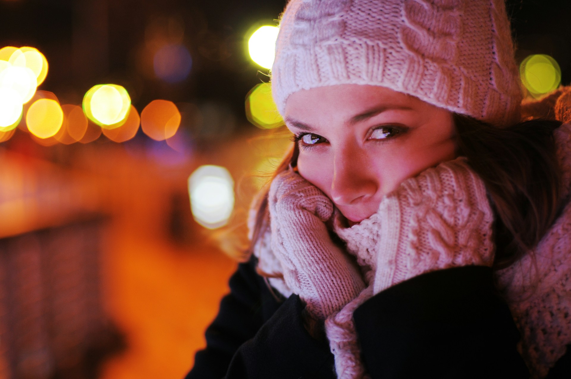 Девушка в шапке