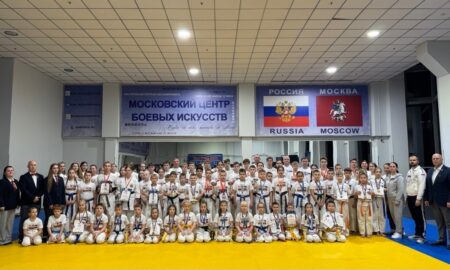 alt каратисты с медалями