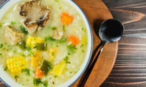 Рисовый суп с морковью и картофелем