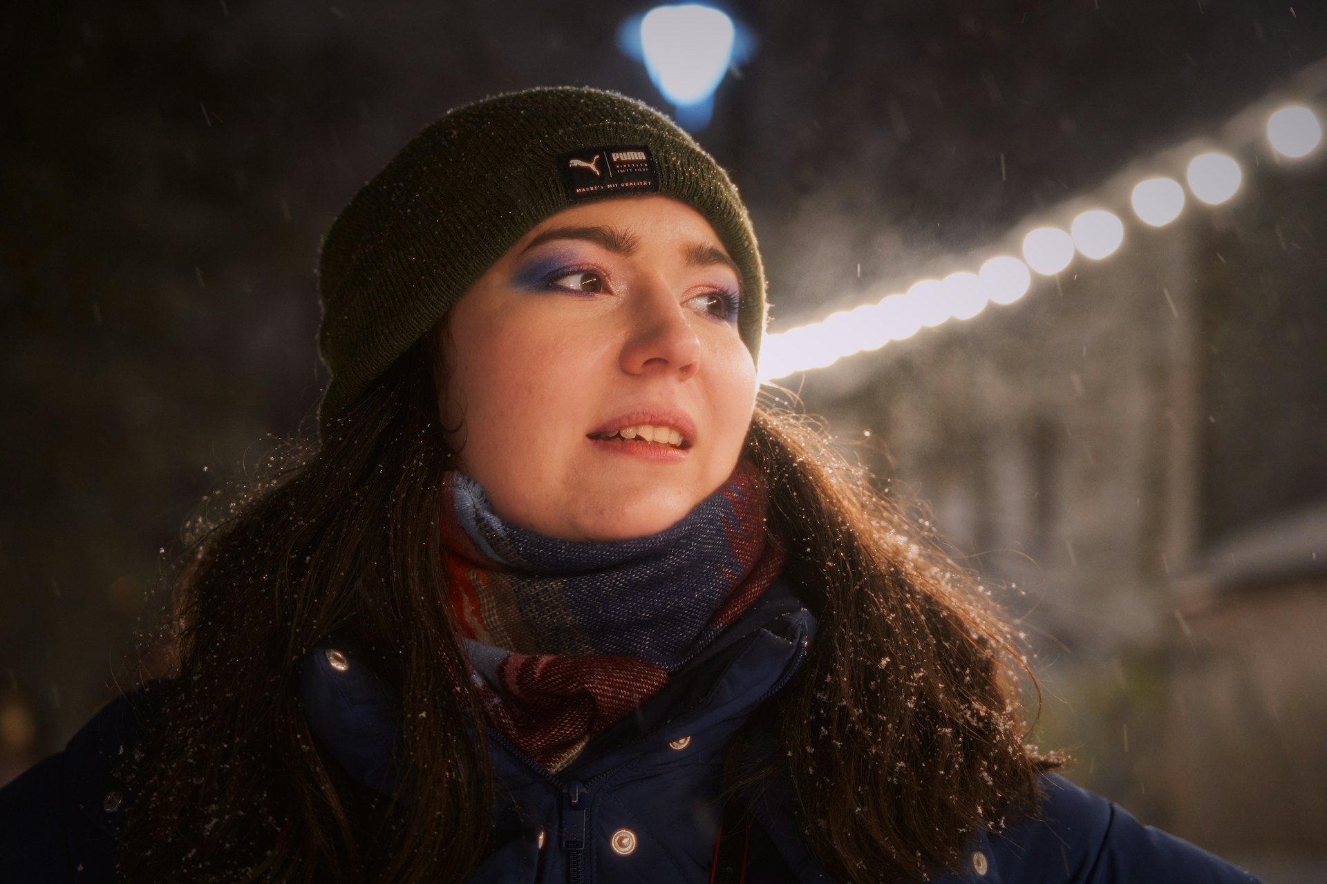 Девушка в шапке