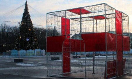 Фотозона в виде подарка в Великом Новгороде