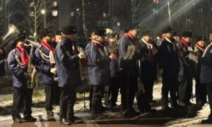 Играет Новгородский духовой оркестр