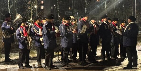 Играет Новгородский духовой оркестр