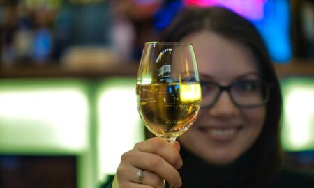 Девушка с шампанским