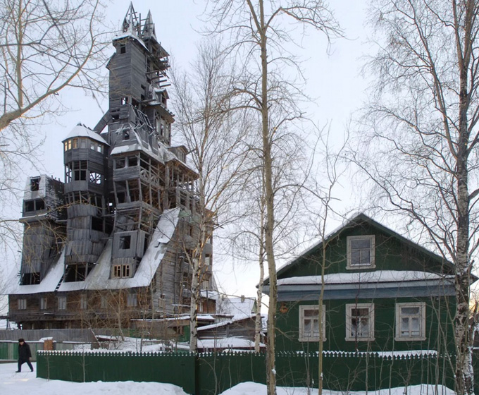 Необычный дом в русской деревне