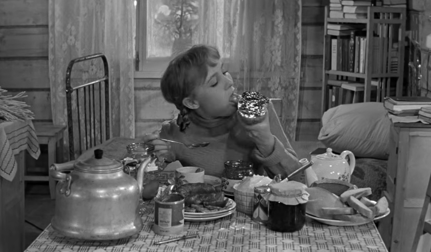 Кадр из фильма "Девчата"